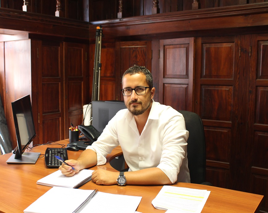 El colectivo ‘Sinrabogato’ organiza una jornada para luchar contra esta planta invasora en Velhoco