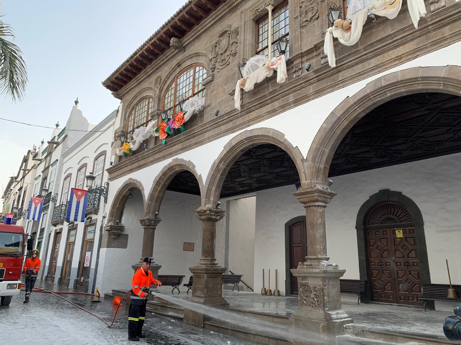Retiran 40 toneladas de residuos tras la fiesta de Los Indianos