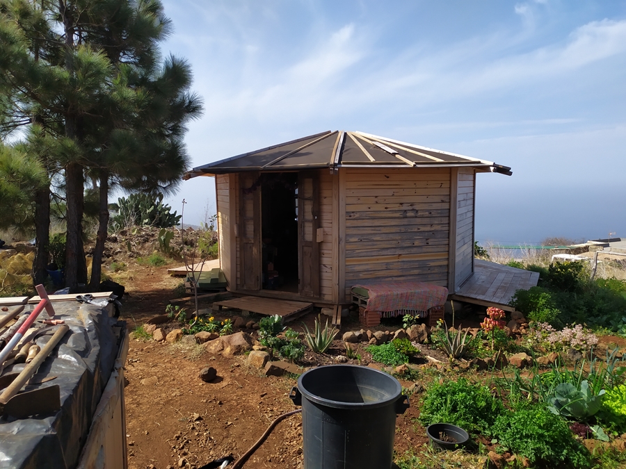 Investigan a una mujer La Palma que construyó una casa de madera sin ninguna autorización y en suelo no urbanizable 