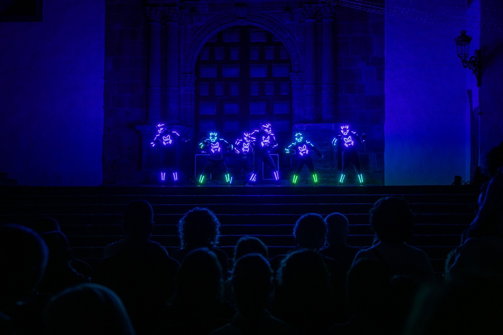 El FAVE cierra su edición más luminosa consolidándose como referente de la cultura visual y escénica