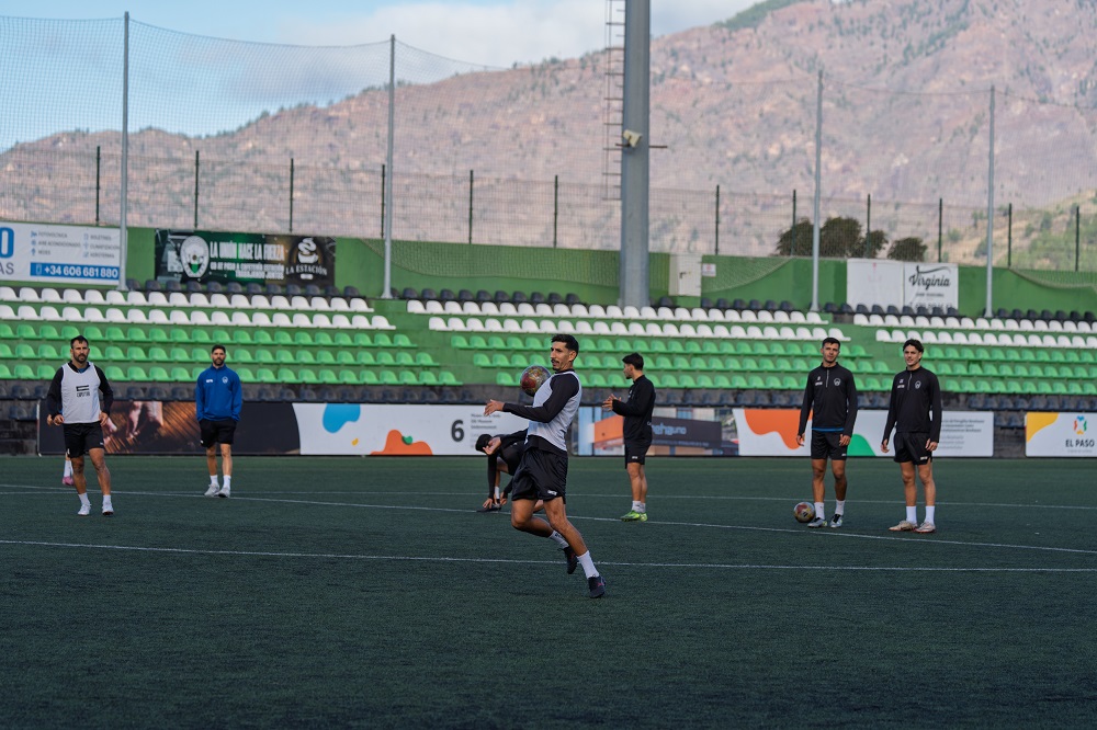 UD Telde vs CD Atlético Paso: un duelo entre colista y líder en una jornada atípica