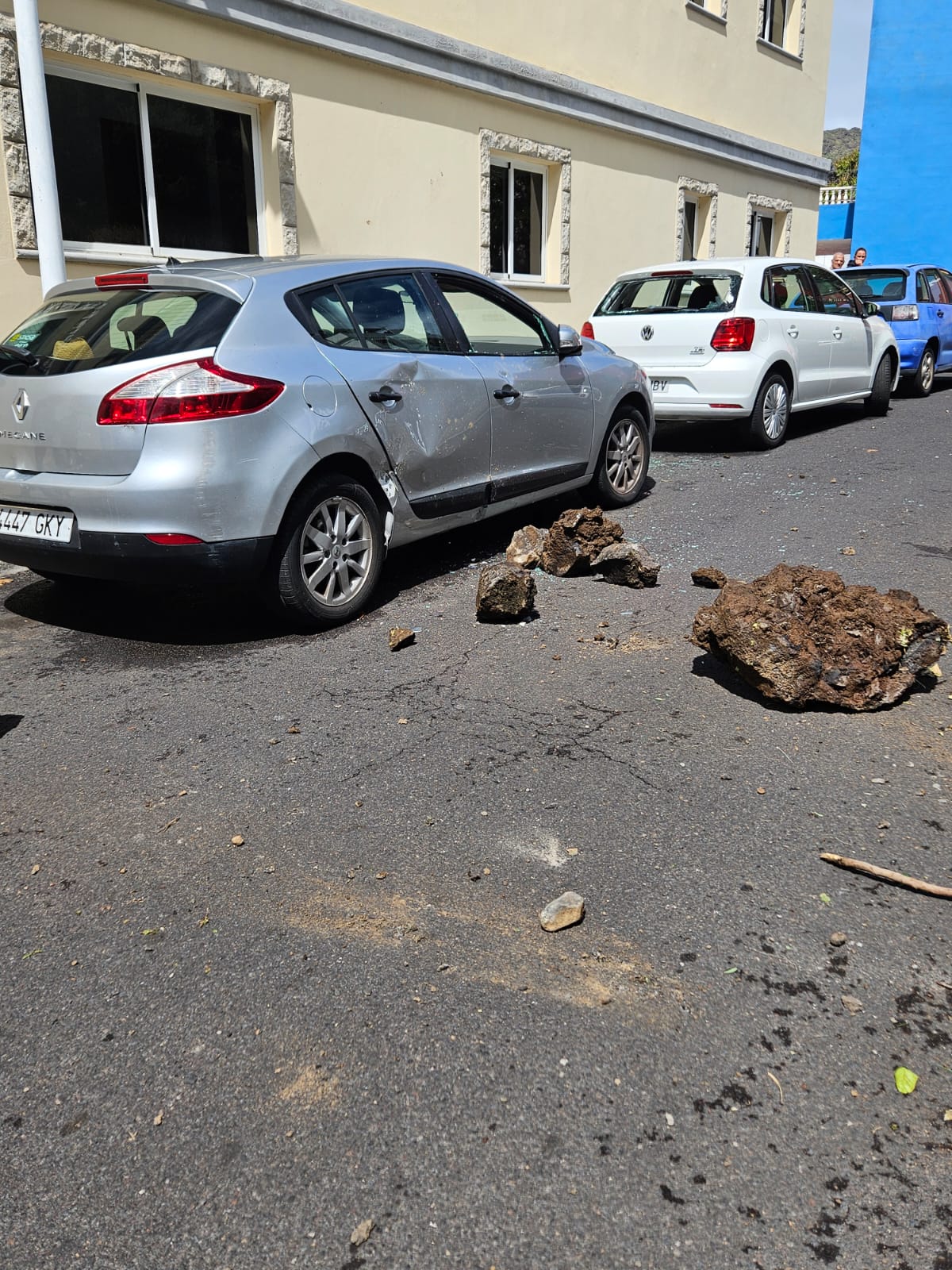 El Ayuntamiento de Tazacorte actúa ante un derrumbamiento en la calle Mariano Benlliure este domingo