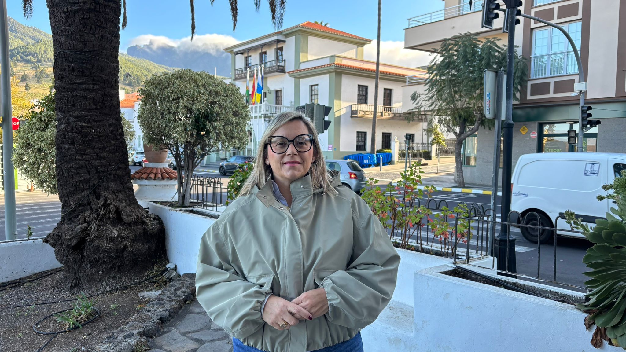 PP - Nayra Castro: "El grupo de gobierno (CC) sigue sin dar solución a los colapsos diarios de tráfico en la zona del colegio"