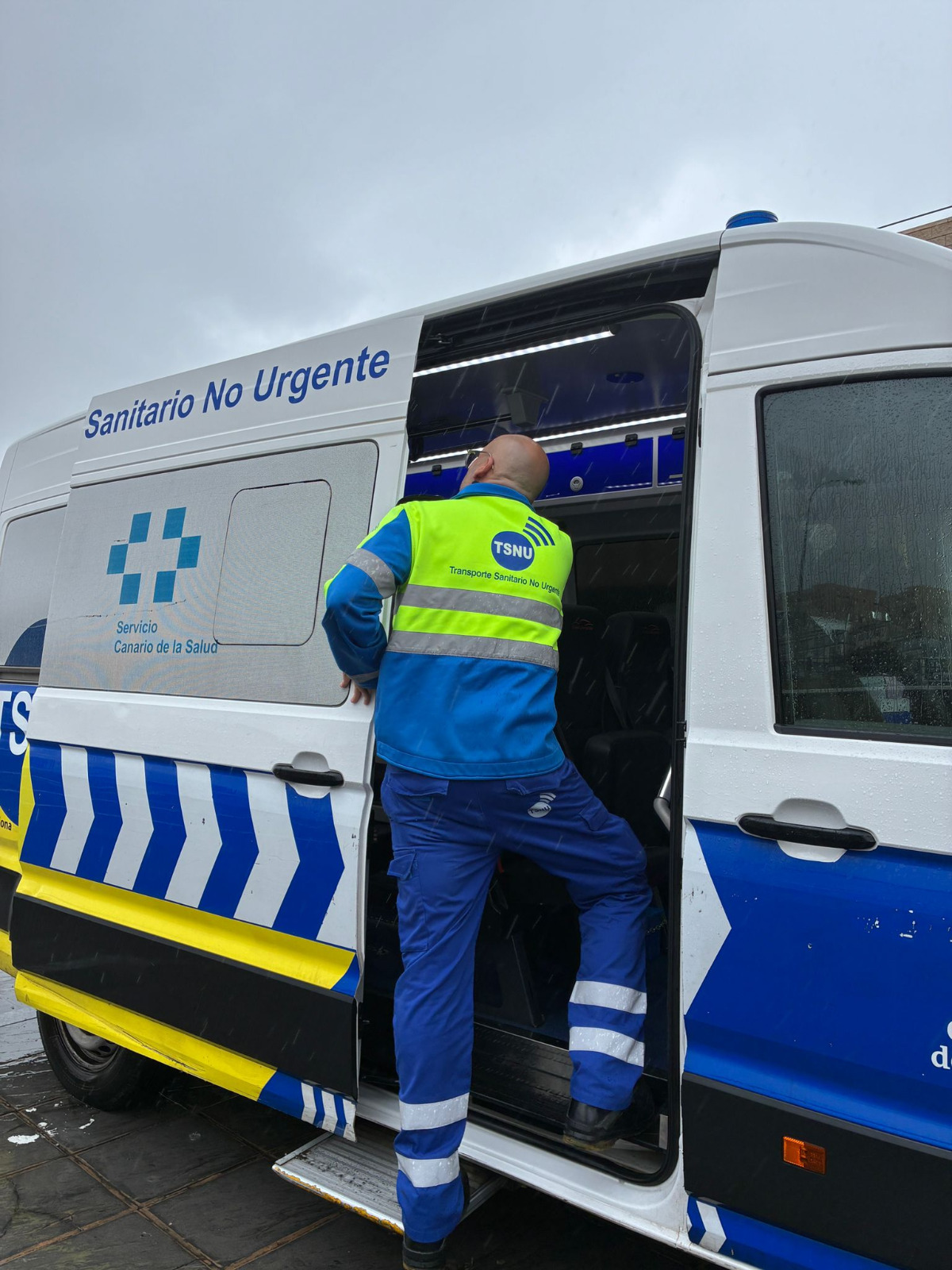 El Transporte Sanitario No Urgente se reanuda mañana en Gran Canaria, Tenerife y La Palma tras el paso de Therese