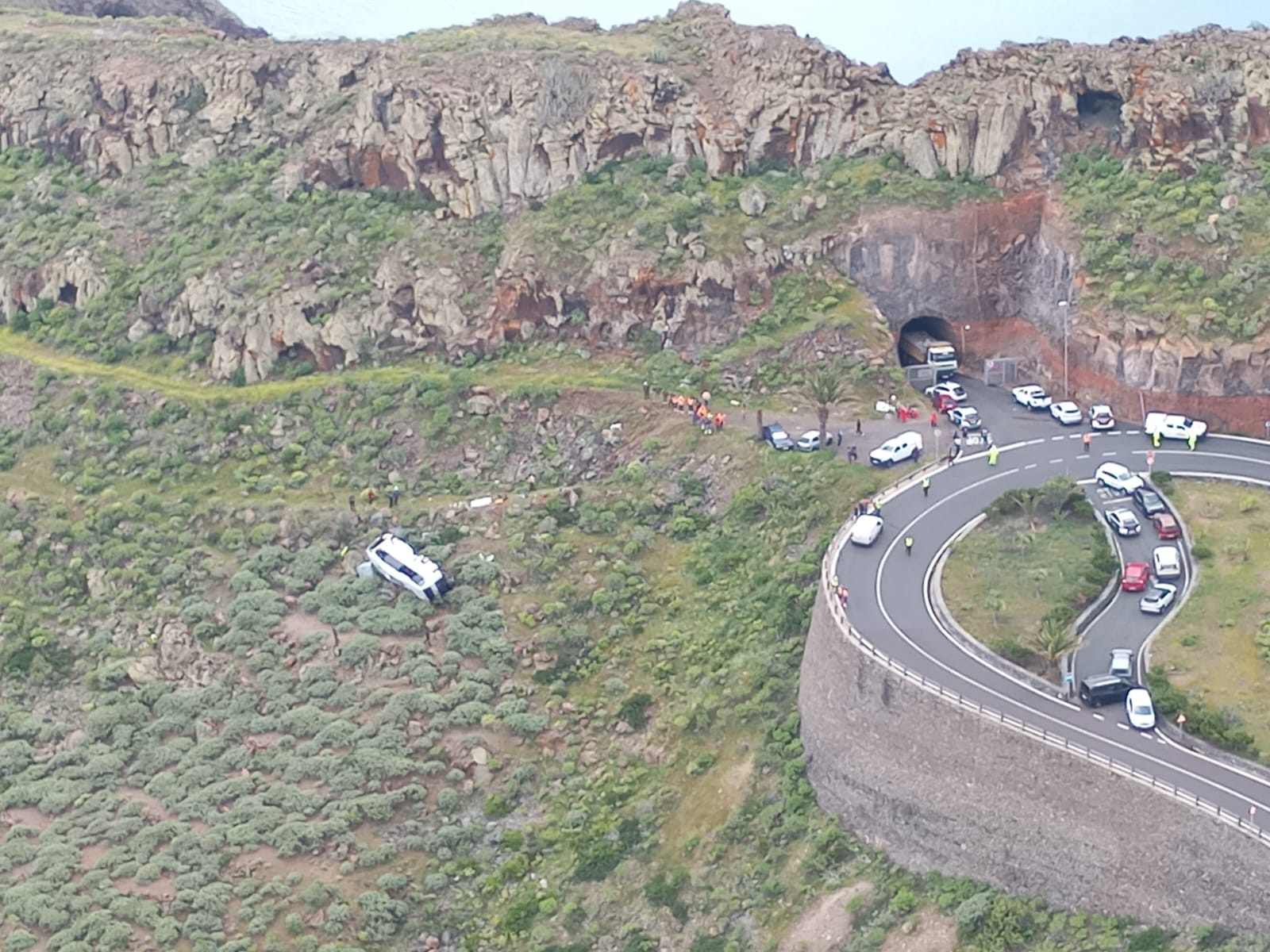Un accidente de Guagua en La Gomera deja un fallecido y numerosos heridos