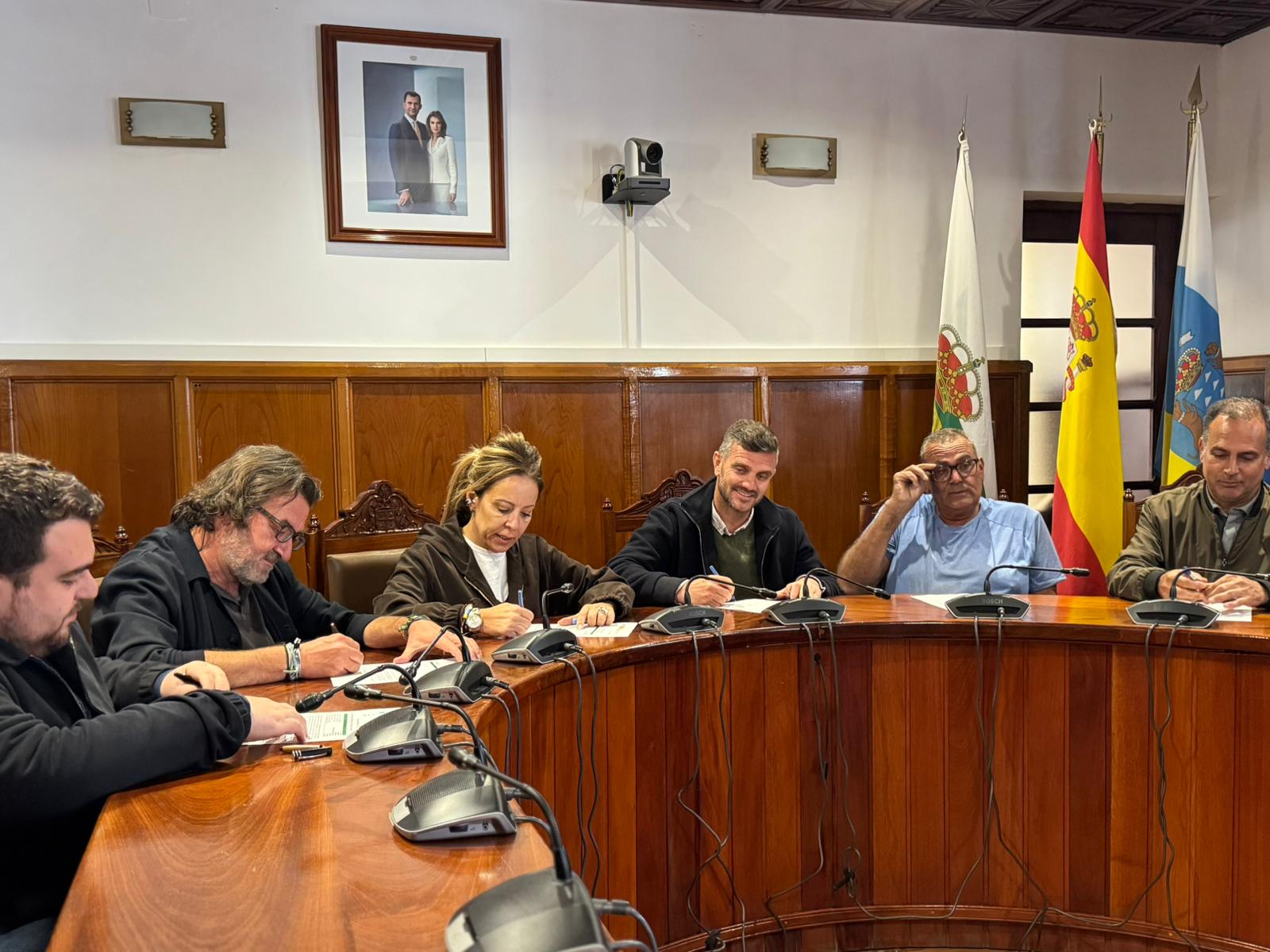 El Cabildo de La Palma y el Ayuntamiento de El Paso firman el acta de replanteo que permitirá el inicio de las obras del futuro Centro Residencial de Mayores