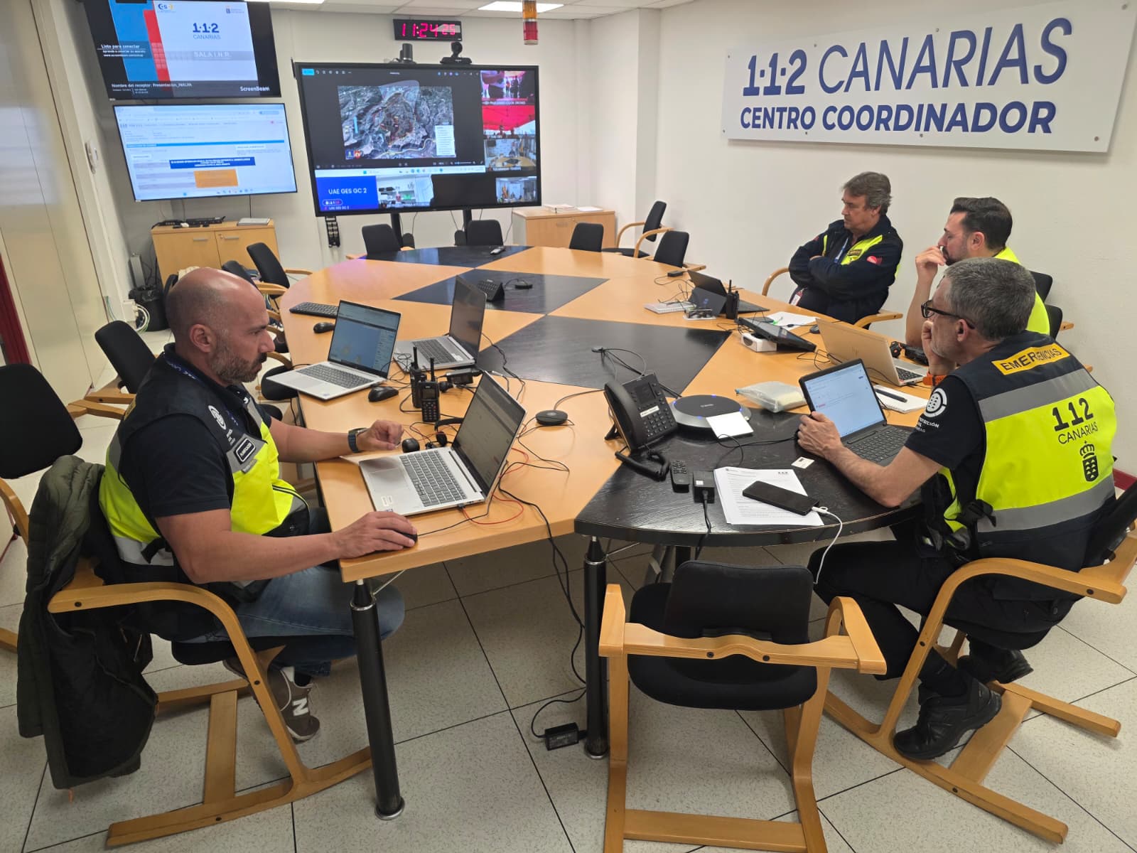 Más de 150 efectivos actúan en un simulacro de incendio forestal en Moya coordinado por el Gobierno de Canarias