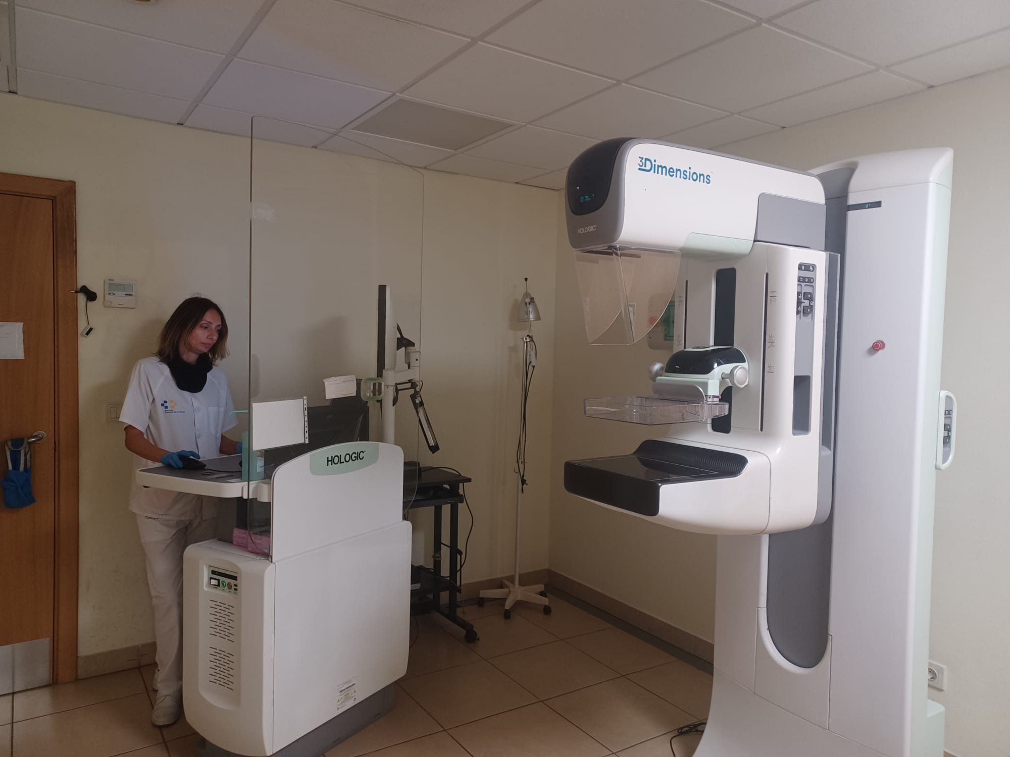 Sanidad licita el suministro e instalación de diez mamógrafos digitales para el diagnóstico del cáncer de mama