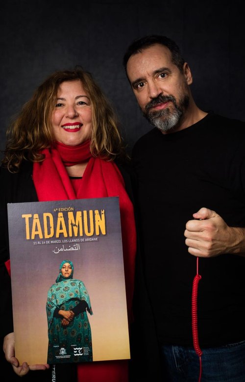 La concejala de Cultura Charo González Palmero y el fotógrafo Emilio Barrionuevo.